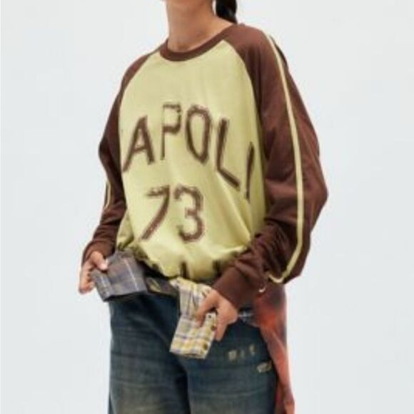 Nwt Oversized Long Sleeve Graphic Tee size s/m - Picture 2 of 7